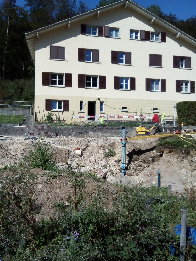 devant l'ancienne maison de la douane