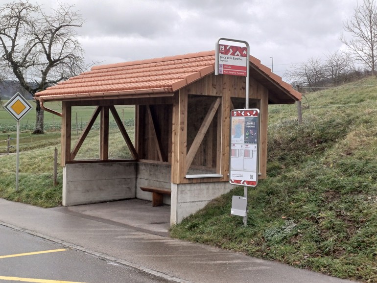 Couvert pour l'arrêt de bus de Fregiécourt