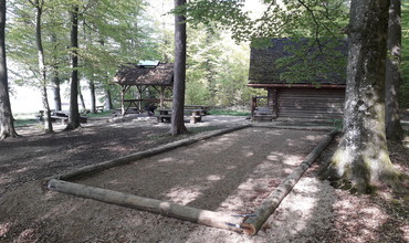 Place de pétanque au refuge forestier